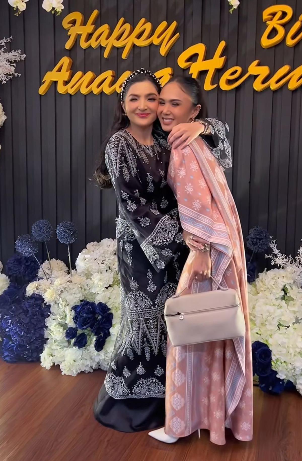 7 Potret Ulang Tahun Anang Hermansyah ke-56, Bukber dengan Keluarga dan Sahabat Artis