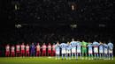 Para pemain Manchester City dan Red Star Belgrade melakukan hening cipta mengenang para korban banjir Libya dan gempa Maroko sebelum dimulainya laga matchday pertama Grup G Liga Champions 2023/2024 di Etihad Stadium, Manchester, Rabu (20/9/2023) dini hari WIB. (AP Photo/Dave Thompson)