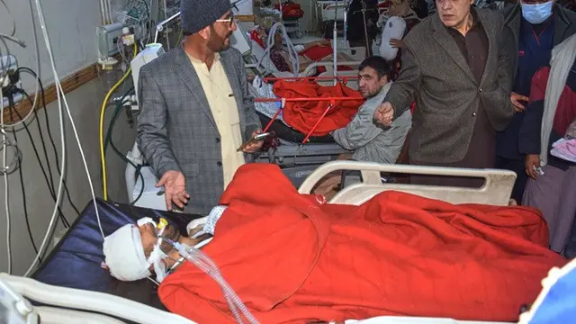 Korban luka akibat serangan militan mendapat perawatan di sebuah rumah sakit di Quetta, Pakistan, Sabtu (31/1/2026).