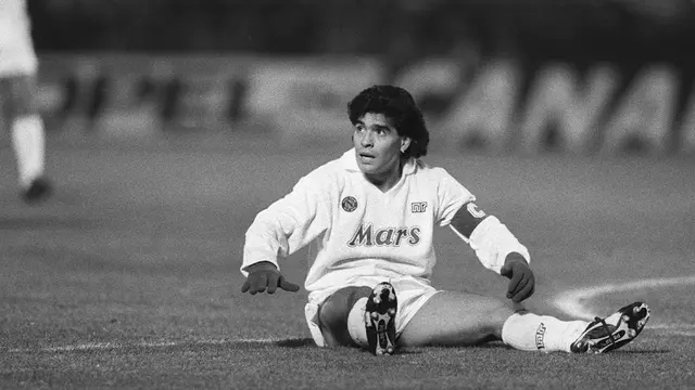 FOTO: Hingga Pensiun, 5 Pemain Hebat Ini Tak Sekalipun Meraih Trofi Ballon d'Or, Mulai Pele hingga Xavi - Diego Maradona