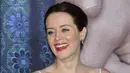 Claire Foy berpose saat menghadiri pemutaran perdana film "Women Talking" di Teater Samuel Goldwyn di Los Angeles, Beverly Hills, California pada Kamis, 17 November 2022. Gaun Foy begitu terpesona dengan tirai asimetris dan korset. Cetakan hitam dan putih hampir terlihat seperti sketsa Renaisans!. (Jerod Harris/Getty Images/AFP)