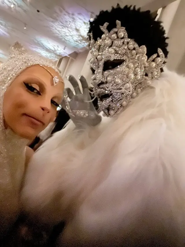 Lil Nas bagikan selfie dengan para selebriti di Met Gala 2023. [Foto: Twitter/LilNasX]