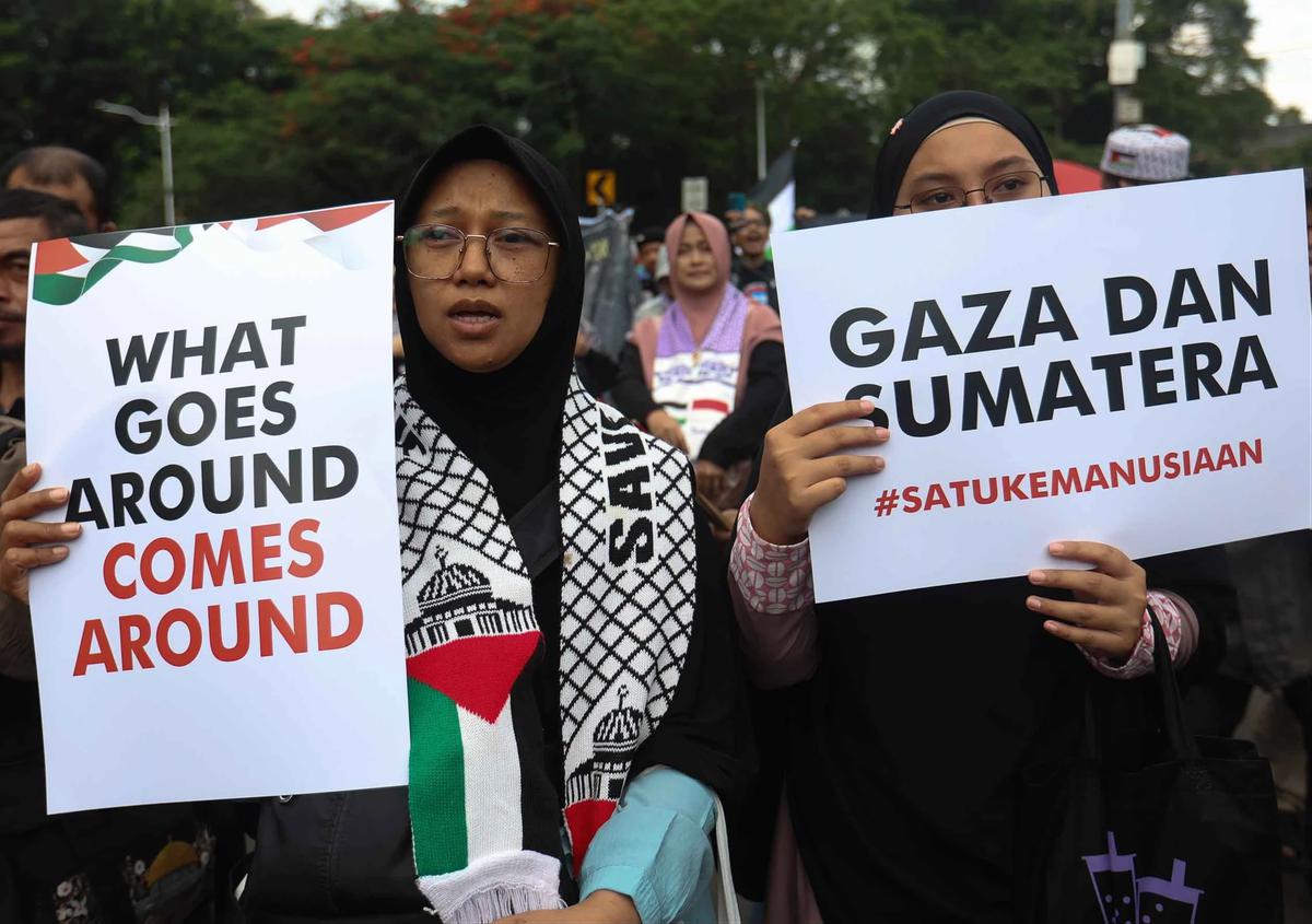 FOTO: Aksi Bela Palestina Warnai Menjelang Reuni 212 di Depan Kedutaan AS