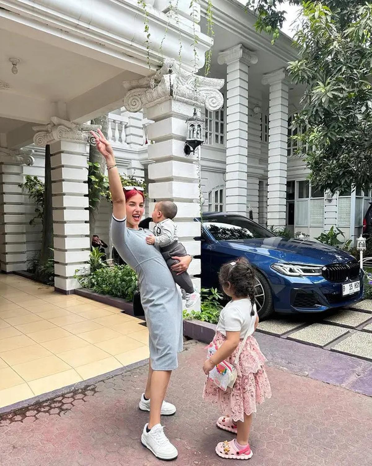 8 Potret Rumah Tasya Farasya, Padukan Desain Klasik Glamor dengan Sentuhan Personal