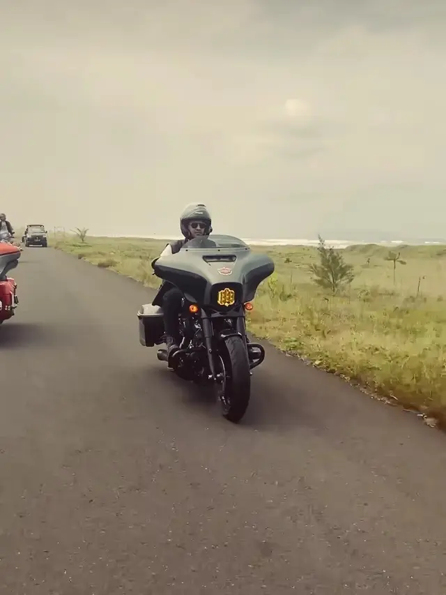 Arya Saloka sibuk touring bareng geng motor