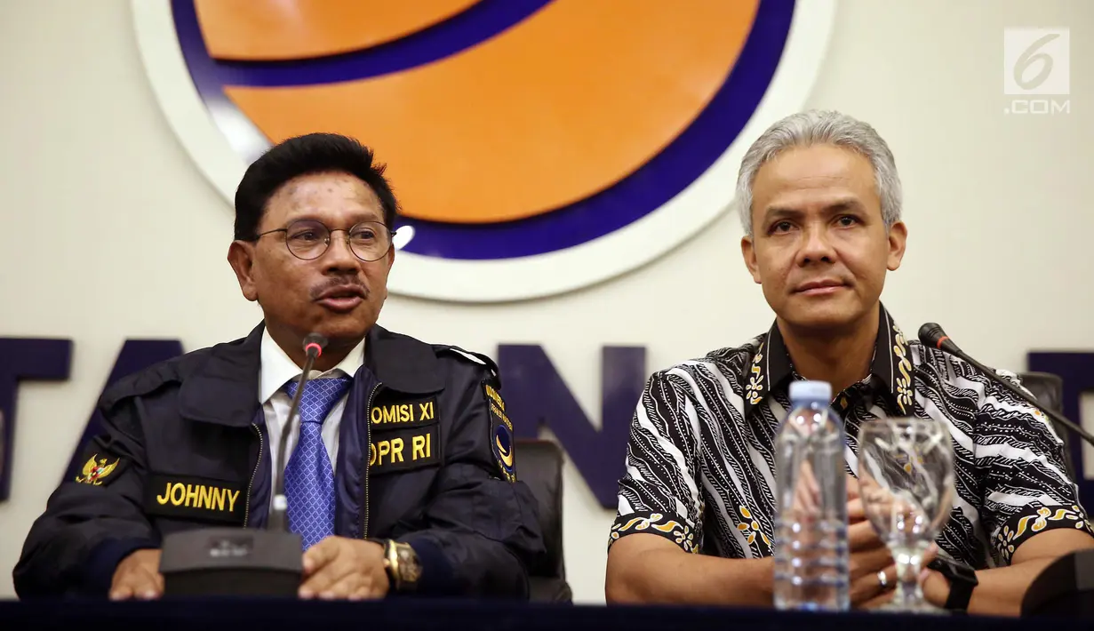 Suasana ketika Calon gubernur Jawa Tengah Ganjar Pranowo usai menemui Ketua Umum Partai Nasional Demokrat (Nasdem) Surya Paloh, Jakarta Rabu (10/1). Pertemuan tersebut untuk menjalin silaturahmi antara Ganjar dan Surya Paloh. (Liputan6.com/Johan Tallo)
