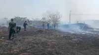 Puing bekas kebakaran di lahan milik Pertamina Tuban. (Adirin/Liputan6.com)