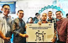 Kemenbud Serahkan Bantuan Alat Musik, Perkuat Ekosistem Seni Musisi Jalanan Yogyakarta