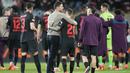 Pelatih Bayer Leverkusen, Xabi Alonso, bersama Alex Grimaldo  merayakan kemenangan atas West Ham United pada laga Perempat final Liga Europa di Stadion BayArena, Jumat (12/4/2024). Pasukan Xabi Alonso baru bisa mencetak dua gol pada ujung pertandingan berkat pemain pengganti mereka yaitu Jonas Hoffmann dan Victor Boniface. (AP Photo/Martin Meissner)