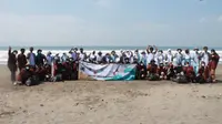 Kader Lingkungan IPB bersama masyarakat pesisir menggelar aksi jaga ekosistem laut di Sukabumi, Jawa Barat (Foto: Liputan6.com/Istimewa)