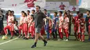 Legenda Liverpool Vladimir Smicer saat sharing and learning kepada anak-anak U-12 di Grand Futsal, Jakarta, Jumat (8/2). Kegiatan ini untuk mengampanyekan olahraga sebagai gaya hidup sehat. (Liputan6.com/Fery Pradolo)