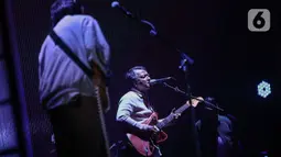 Dalam penampilannya, Efek Rumah Kaca kembali membawakan album terakhir mereka, Rimpang. (Liputan6.com/Angga Yuniar)