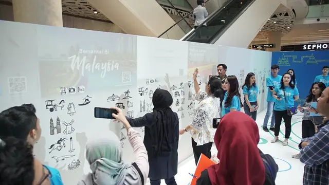 Sensasi keliling destinasi wisata dan liburan dengan instalasi digital