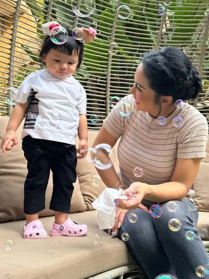 Krisdayanti dan Ameena (Instagram/krisdayantilemos)