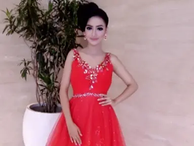 Wanita cantik bernama Anisa Farella alias Nisa D'Academy 3 ini mencuat ke publik setelah kabar mengejutkan dari Saipul Jamil yang membeberkan identitas perempuan yang santer disebut bakal dinikahinya. (Instagram.com/ da3_nisa)