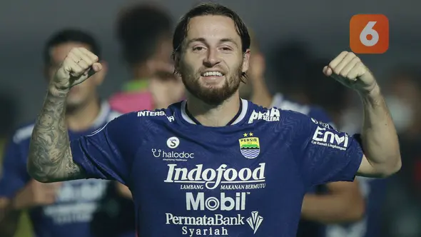 Marc Klok. Gelandang naturalisasi asal Belanda berusia 28 tahun ini didatangkan Persib Bandung dari Persija Jakarta pada 30 Juni 2021 menjelang bergulirnya BRI Liga 1 2021/2022. (Foto: Bola.com/M. Iqbal Ichsan)