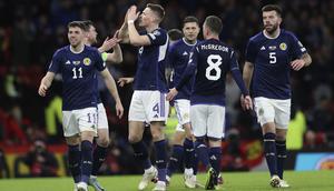 Para pemain Timnas Skotlandia merayakan gol yang dicetak Scott McTominay ke gawang Spanyol pada laga Grup A Kualifikasi Euro 2024 di Hampden Park Stadium, Glasgow, Skotlandia (28/3/2023). Skotlandia total mengoleksi 5 gol tanpa kebobolan di Grup A. Scott McTominay dkk sukses menghajar Siprus 3-0 dan Spanyol 2-0. (AP Photo/Scott Heppell)