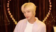 Momen Haechan NCT Bagikan Potret di Pinggir Jalan Jakarta, Gayanya Santai