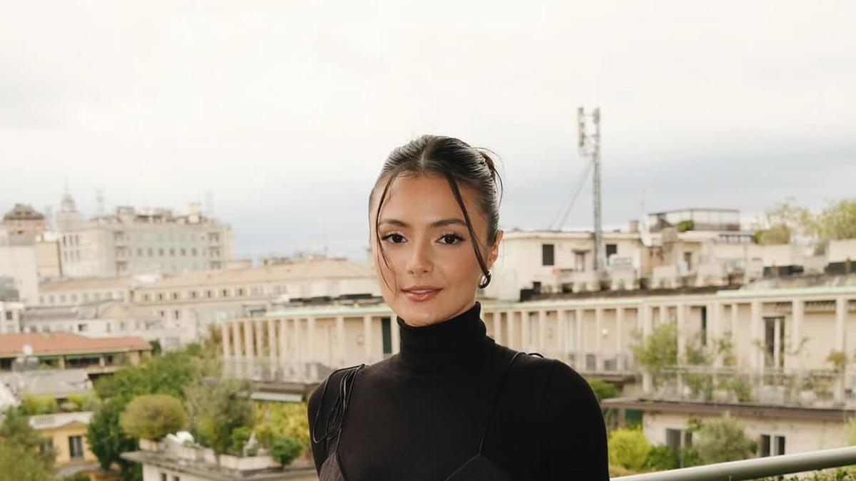 Amanda Rawles Tampil Elegan Serba Hitam di Milan untuk RODO Spring/Summer 2026