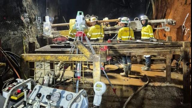 Evakuasi 5 Pekerja Freeport di Tambang Bawah Tanah