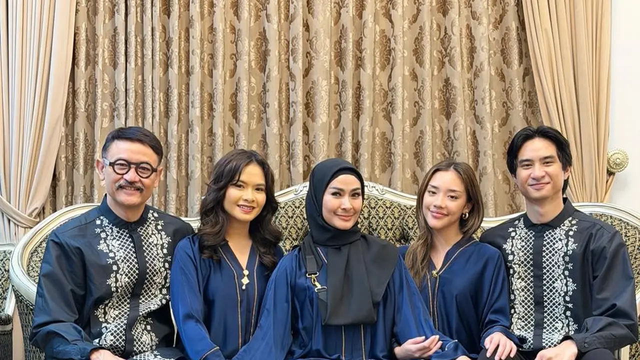 Pesona Anggun Baila Fauri Lebaran Bareng Keluarga Iis Dahlia, Serasi dengan Calon Mertua dan Adik Ipar