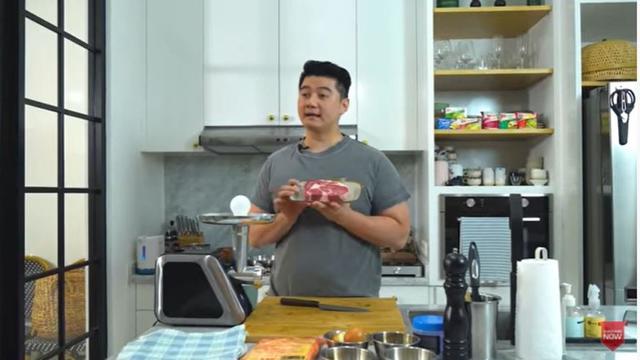 Chef Arnold Bikin Lumpia Sultan, Isinya Daging Wagyu