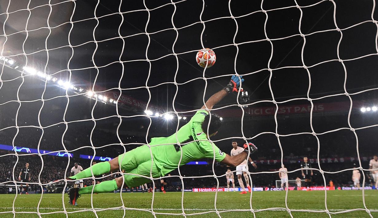 Marcus Rashford juga menjadi penyelamat Setan Merah di babak grup Liga Champions melawan PSG. Kala itu, Rashford berhasil mencetak gol pada menit ke 90+4 untuk Manchester United. (AFP/Anne-Christine Poujoulat)