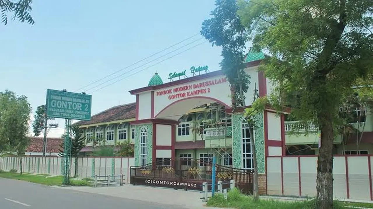 Pintu masuk Pesantren Darussalam Gontor 2 Ponorogo, Jawa Timur. (Istimewa)