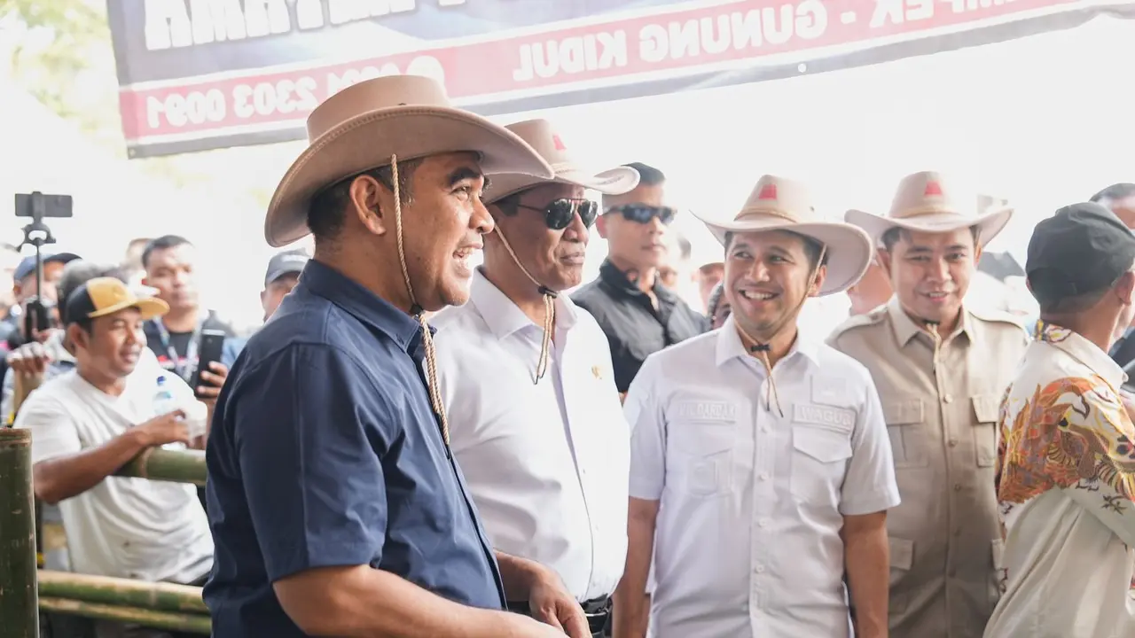 Ketua MPR Ahmad Muzani bersama Menteri Pertanian Amran Sulaiman membuka acara Festival dan Expo Asosiasi Peternak dan Penggemuk Sapi Indonesia (APPSI) di Jember, Jawa Timur (Istimewa)