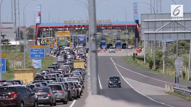 H-2 jelang Natal, kemacetan terjadi sepanjang 3 kilometer di Tol Brebes Timur. Jalur menuju arah sebaliknya malah lengang. Puncak kemacetan diperkirakan terjadi 24 Desember 2017.