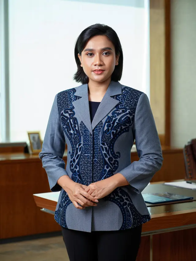 Kemeja Batik Wanita Kombinasi Kain Polos dan Kerah Blazer Kekinian