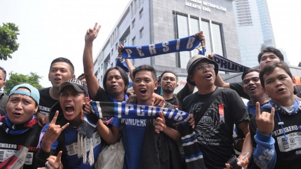 Rombongan Bobotoh tiba di Polda Metro Jaya