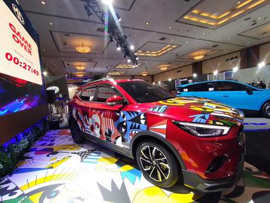 Salah satu yang paling mencolok terparkir New MG ZS yang punya nuansa nyentrik memadukan ciri khas Brit Dynamic khas MG dengan karya seni buah tangan Abenk Alter.