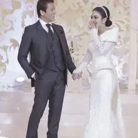 Momen resepsi pernikahan Syahrini dan Reino Barack (Sumber: KapanLagi.com)