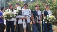 Isak Tangis Marsha Aruan Antar Ibunda ke Peristirahatan Terakhir: I Love You So Much