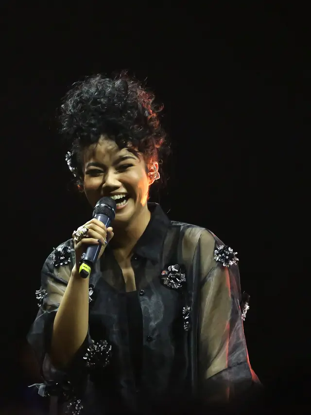 [Fimela] Yura Yunita