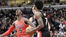 Pebasket Chicago Bulls, Bobby Portis, saat pertandingan melawan Portland Trail Blazers pada laga NBA di Stadion United Center, Selasa (2/1/2018). Bulls kalah dari Blazers dengan skor 120-124. (AP/David Banks)
