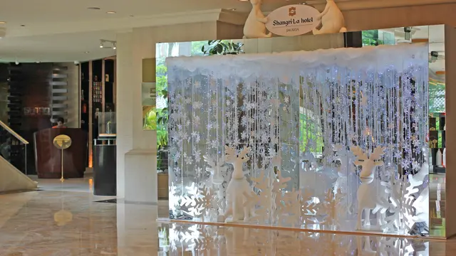 Dekorasi Natal di Shangri-La Hotel Jakarta