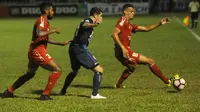 Semen Padang mengalahkan Arema FC 2-0 di Stadion Haji Agus Salim, Padang, Jumat (21/7/2017). (Bola.com/Iwan Setiawan)
