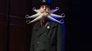 Aarne Bielefeldt saat mengikuti Kejuaraan Dunia Beard and Moustache Championships 2017 di Long Center for the Performing Arts, Remington, Austin, Texas (3/9). (AFP Photo/Suzanne Cordeiro)