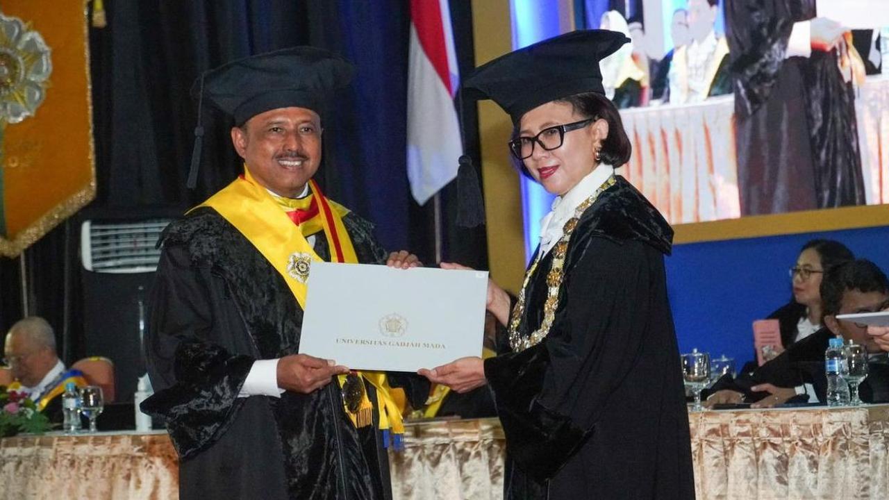 Tidak mudah bagi tiga perwira ini untuk mendapat gelar doktor dan cumlaude.