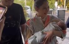Disambut Adat Batak Saat Sampai Di rumah, Ini Potret Jessica Mila Pertama Kali Gendong Anaknya