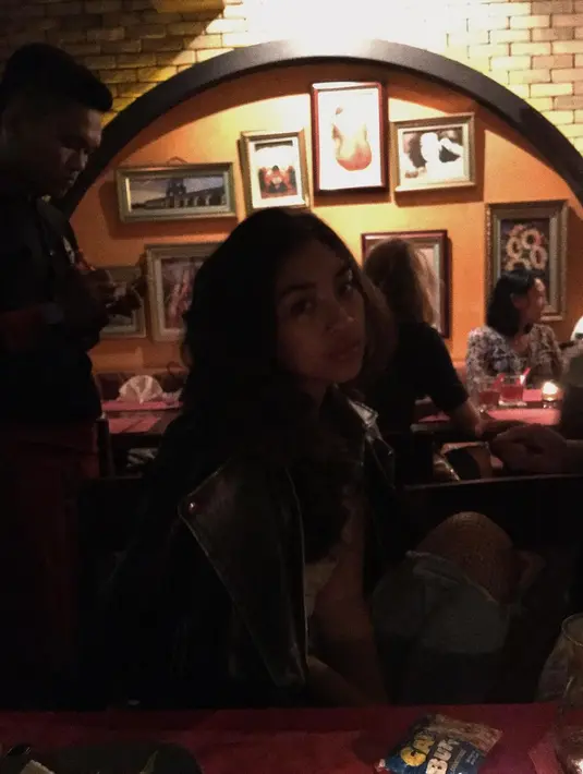 Putri sulung Bimbim Slank, Mezzaluna berhasil mencuri perhatian publik berkat kecantikannya. Kecantikannya membuat banyak membuat kaum adam jadi klepek-klepek. (Foto: instagram.com/mezzaluna)