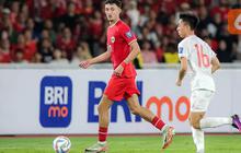 Momen Ngakak Ivar Jenner Terima Hadiah dari Fans Timnas Indonesia, Dikasih Sarung