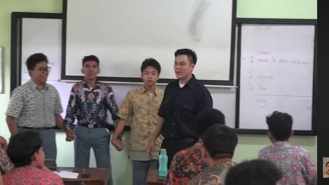 Baim Wong Jadi Guru SMA