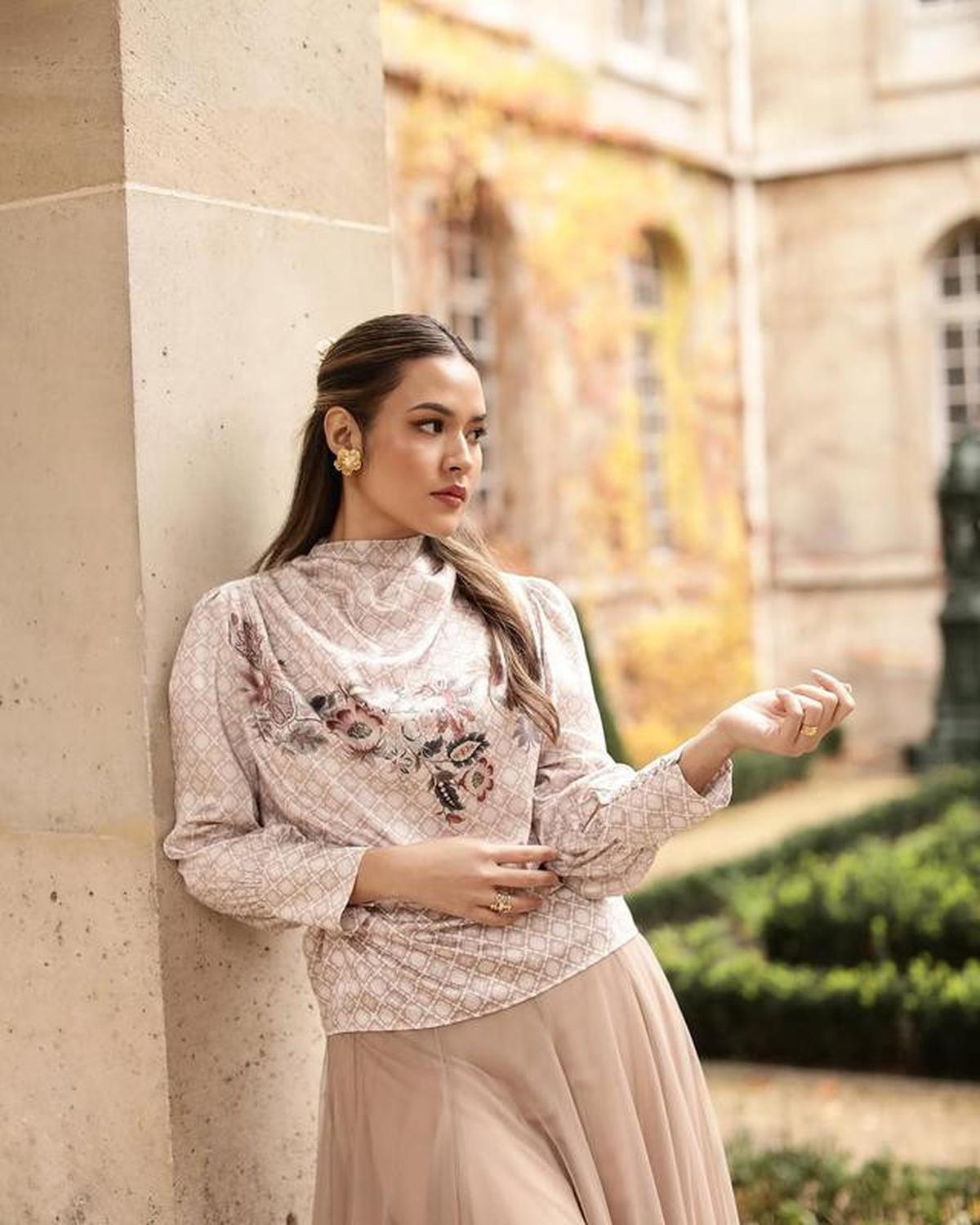 10 Model Rambut Panjang Simpel ala Raisa, Tampil Elegan dan Mudah Ditiru