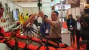 Kadiv Humas Polri, Irjen Pol. Muhammad Iqbal mengunjungi salah satu stan saat gelaran Indo Security dan Indo Firex 2019 Expo & Forum di JCC, Jakarta, Kamis (18/7/2019). Pameran ini mendapat apresiasi positif dari Kepolisian Negara Republik Indonesia (Polri). (Liputan6.com/HO/Iwan)