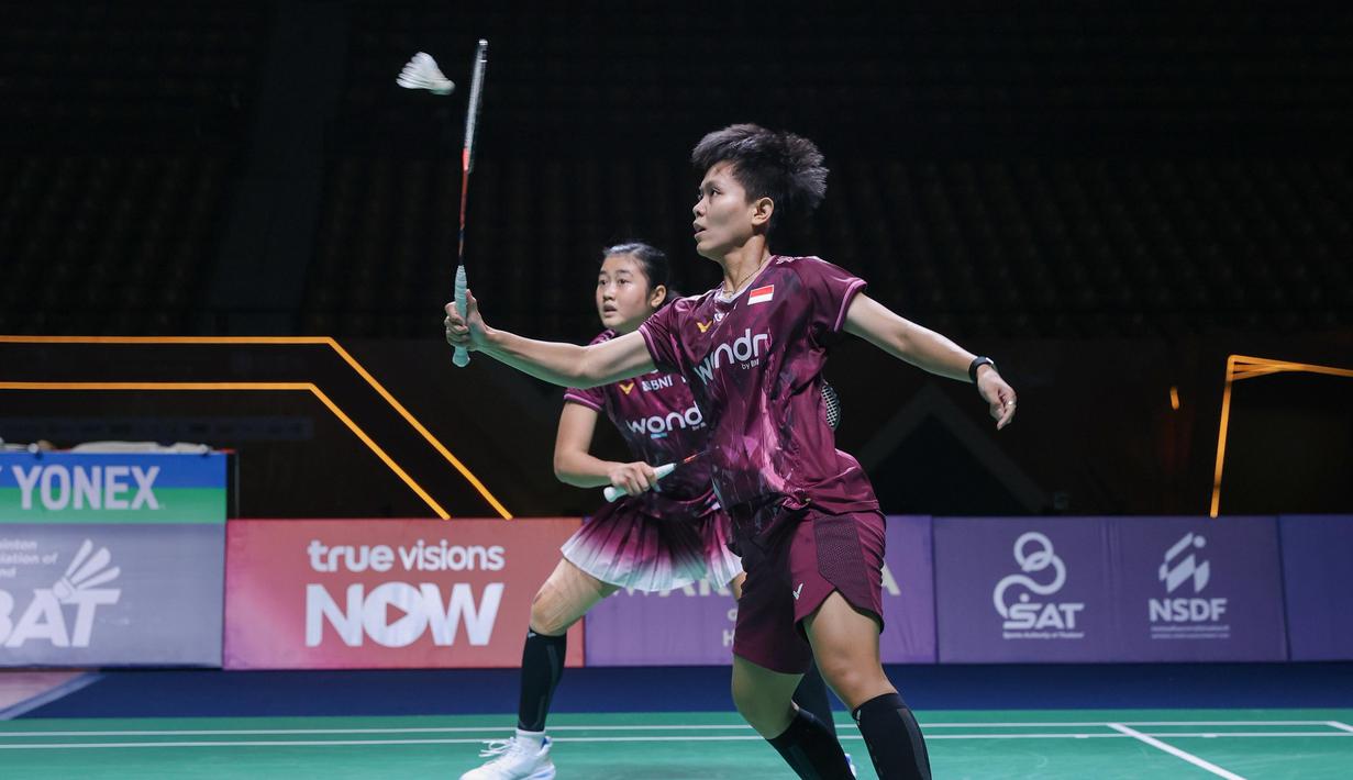 Aksi ganda putri Indonesia, Amalia Cahaya Pratiwi/Siti Fadia Silva Ramadhanti yang tampil di partai final Thailand Masters 2026 melawan wakil China, Bao Li Jing/Li Yi Jing di Stadion Nimibutr, Bangkok, Thailand, Minggu (1/2/2026) siang WIB. (Dok. PBSI)