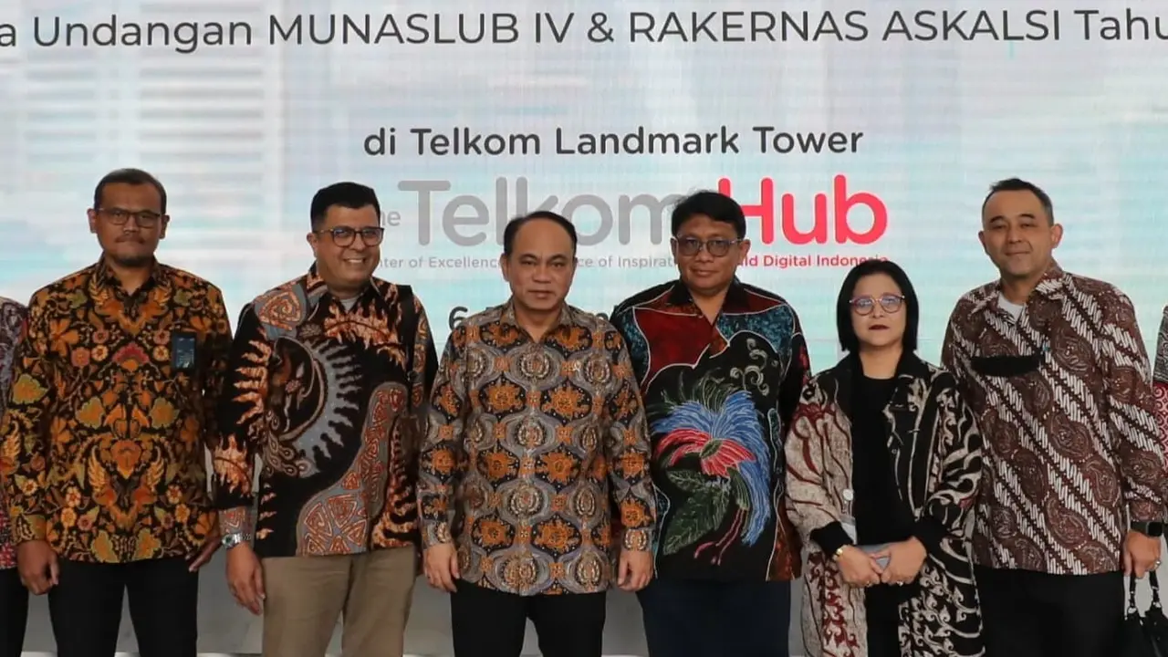 Menteri Komunikasi dan Informatika (Menkominfo) Budi Arie Setiadi menghadiri Musyawarah Luar Biasa (Munaslub) IV dan Rapat Kerja Nasional (Rakernas)  Asosiasi Penyelenggara Sistem Komunikasi Kabel Laut Seluruh Indonesia (ASKALSI) di Telkom Landmark Tower,