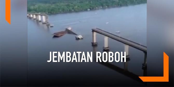 VIDEO: Jembatan Roboh Ditabrak Kapal, Dua Mobil Masuk Sungai
